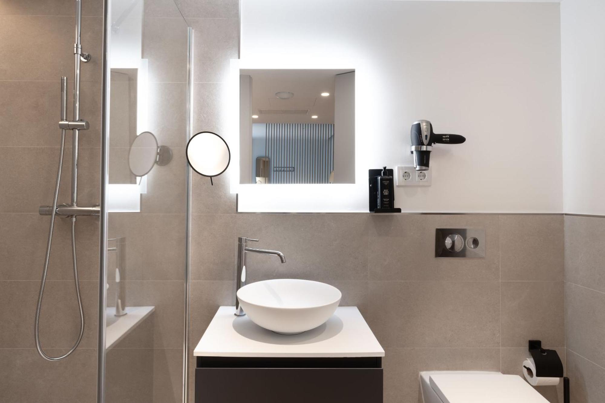 Limehome Madrid Calle De Juan Hurtado De Mendoza Ngoại thất bức ảnh